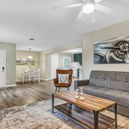 Charming 2/1 Cottage-Style House Near Texas A&M, Recently Updated