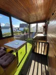Quiet bungalow with covered terrace