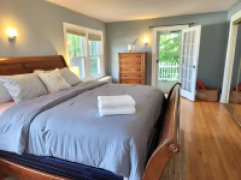 Vacation Starts Now! Pet friendly, beach fun 5 min away!