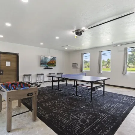 LUX Modern "Treehouse" on Private Lake - Gameroom, Kayaks, Bunkhouse, more!