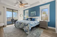 Beautiful Modern Condo with Incredible View!