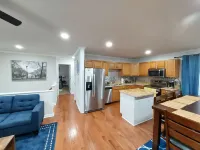 Cozy Renovated 4 Br 2 Bath Split Foyer House