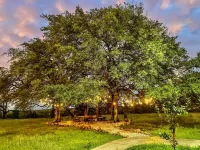 Charming Farmhouse studio ! Packed with modern amenities with all the charm!