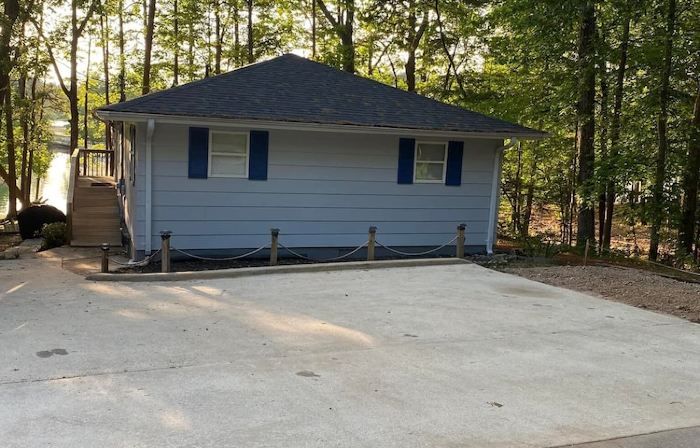 Uncork, Unwind, Relax @ this Family & pet Friendly Lake Home #1
