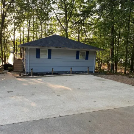 Uncork, Unwind, Relax @ this Family & pet Friendly Lake Home #1