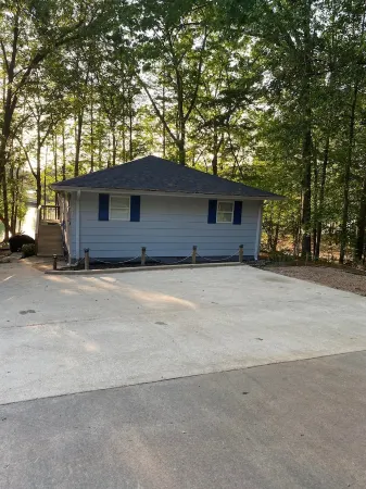 Uncork, Unwind, Relax @ this Family & pet Friendly Lake Home #1