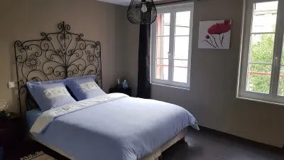 Appartement Typique de 54 m², Plein Centre au Calme