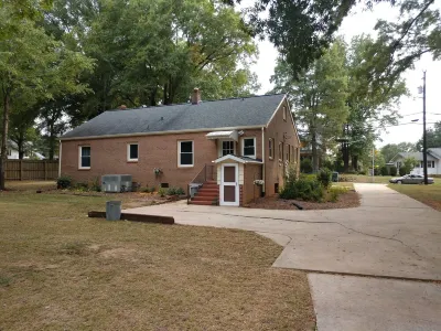 Completely renovated single family home with new furnishings. Hotels near Coach Joe Popp Stadium