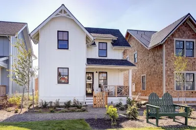 EASY BREEZY Cottage Seabrook WA! Dog friendly w/ Hot Tub Hotels in der Nähe von Lake Quinault