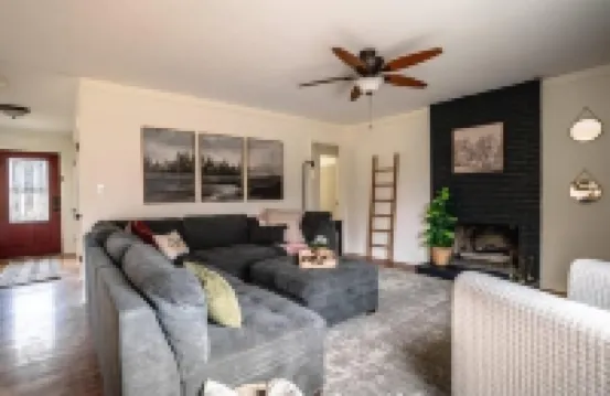 Charming 3-bedroom house, convenient location Overland Park