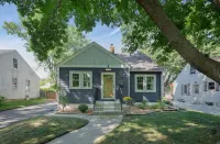 Charming 3-bedroom Home in the beautiful Como Neighborhood