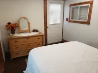 Historic Hardware Inn with River Views: Ely Suite