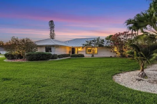 Waterview! 5 bdrms! 10 minutes to Fort Myers Beach