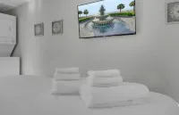 Chic Johns Island Cottage w/ King Bed+Smart TVs!