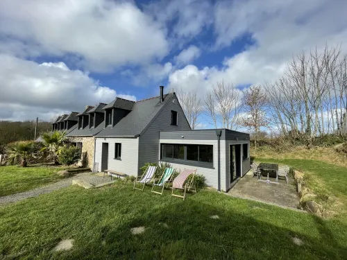 Stone farmhouse for 10 people with heated swimming pool