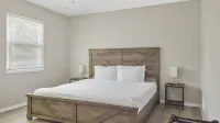 2 Bedroom Townhouse Fire Pit - BBQ - Fun Relax Hotels near New Hans Chinese Restaurant