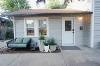 3 blocks from downtown, Pet Friendly. Natural Grocers, Awesome Shower