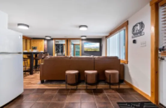 Buck's Den - Snowmobile Trails, Trailer Parking, Near hiking, golfing, Sugarloaf