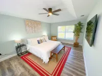 Perfect, Relaxing King Bed Suite w/ Free Parking
