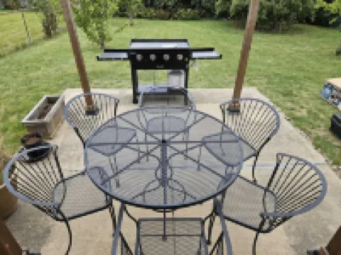 Big Family Home with 4 King Beds Hotels in Elmhurst