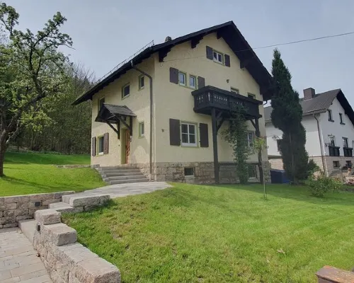 Haus am Wald Ruhig Gelegene Ferienwohnung mit Großem Garten Hotels in Tabarz