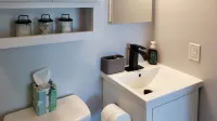 Cozy, modern 1-bedroom guest suite with backyard ocean view!