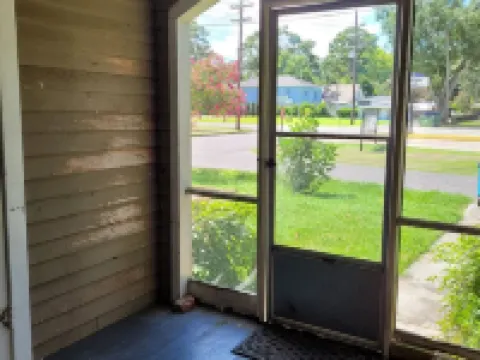 Large home in walking distance to everything downtown and False River Hotels in Pointe Coupee Parish