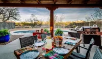 Year Around Heated Pool, Mountain Views, Pets Ok