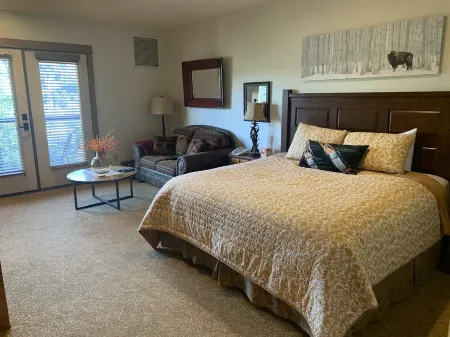 Double Suite, Hillside View