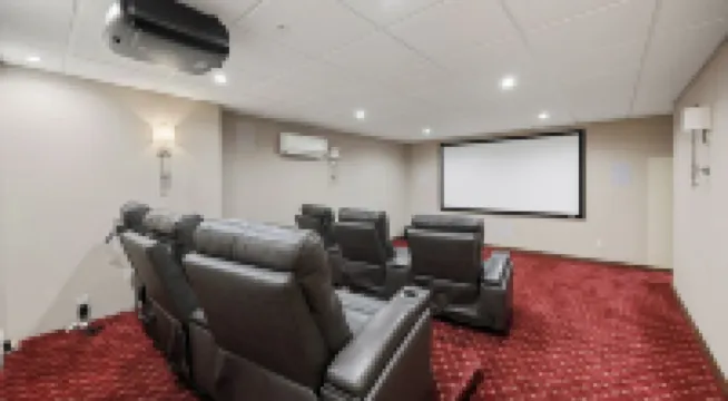 New Year’s Weekend Open 9Br Hilltop Estate Luxury w/ Pool, Spa, Theater 天堂谷酒店