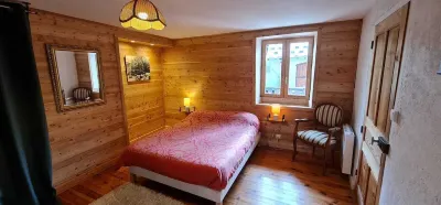 La Frisanfave. Maison Ancienne au Cœur du Village. Spacieuse et Confortable