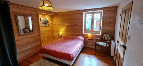 La Frisanfave. Maison Ancienne au Cœur du Village. Spacieuse et Confortable
