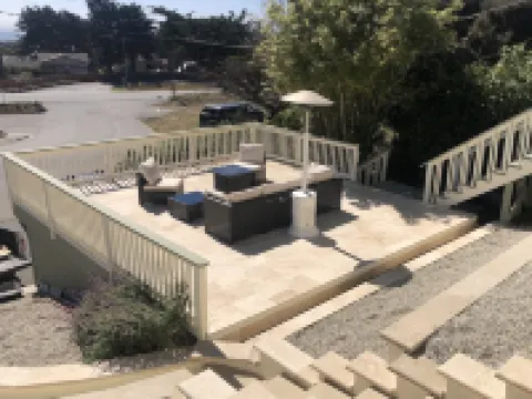 Gorgeous hillside home with ocean views! Hotels in Moss Beach