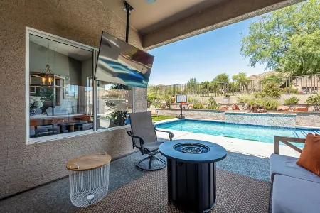 Beautiful 6 bed Luxury Oasis Отели рядом с достопримечательностью «The Legend at Arrowhead»