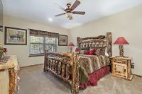 Big Moose Lodge-PRIVATE Saltwater Pool, Private Hot Tub, Pool Table-Elite Escape