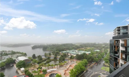 2B2B1C Apartment with Stunning Lake Views Hotels in Belconnen