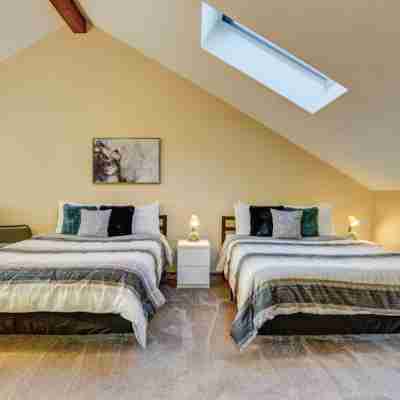 Mtn Creek Resort Condo - Mountain Bike, Hike, Golf, Swim, Legoland, NYC 1 Hour Rooms