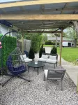 Cozy home close to jet and downtown