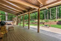 Modern and Luxurious Cabin Retreat, 5 minutes from Cumming City Center Hotels in Forsyth County