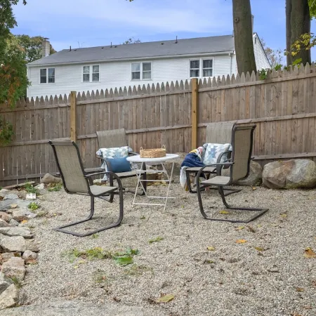 The Bookstore · Private Parking · King Beds · Downtown Rockport·· Dog Friendly
