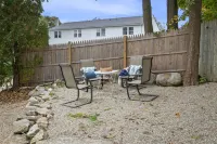 The Bookstore · 2 Private Parking Spots · 2 King Beds · Downtown Rockport· Hotels in der Nähe von Andrews Point
