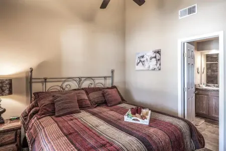 Buena Vista! 2 bed/2.5 bath. View of Sierra Blanca