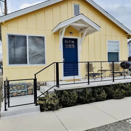 Browny's house @ heart of Downtown Sparks NV