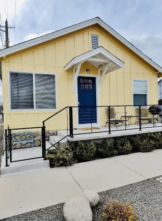 Browny's house @ heart of Downtown Sparks NV Отели в г. Спаркс