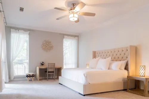 MODERN LUXURIOUS HOUSE/ POOL, JACUZZI AND LARGE PATIO Hotels in Hudson Oaks