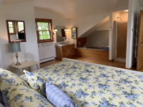 Beautiful house on the Harpswell Peninsula over looking Casco Bay