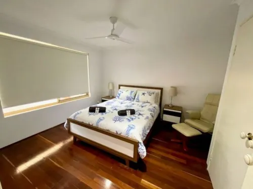 AliMac's Beach Shack   Leeman    Just 200mts from the beach & boat ramp Hotel a Leeman