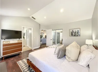 MCM Blend 3/2 Pool Home in Central FL with King Bed