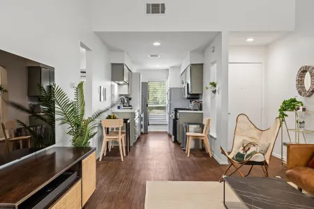 Funky Austin Getaway: 2-bedroom minutes away from Q2, Domain, & more. Отели рядом с достопримечательностью «Microelectronics Research Center Department of Electrical and Computer Engineering»