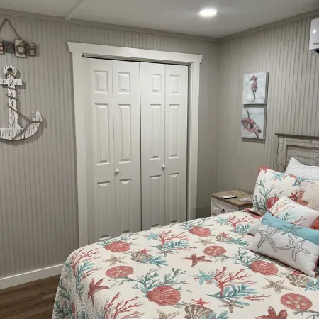 Cute cabin in nice quiet secluded area close to the water, The Coves Golf course